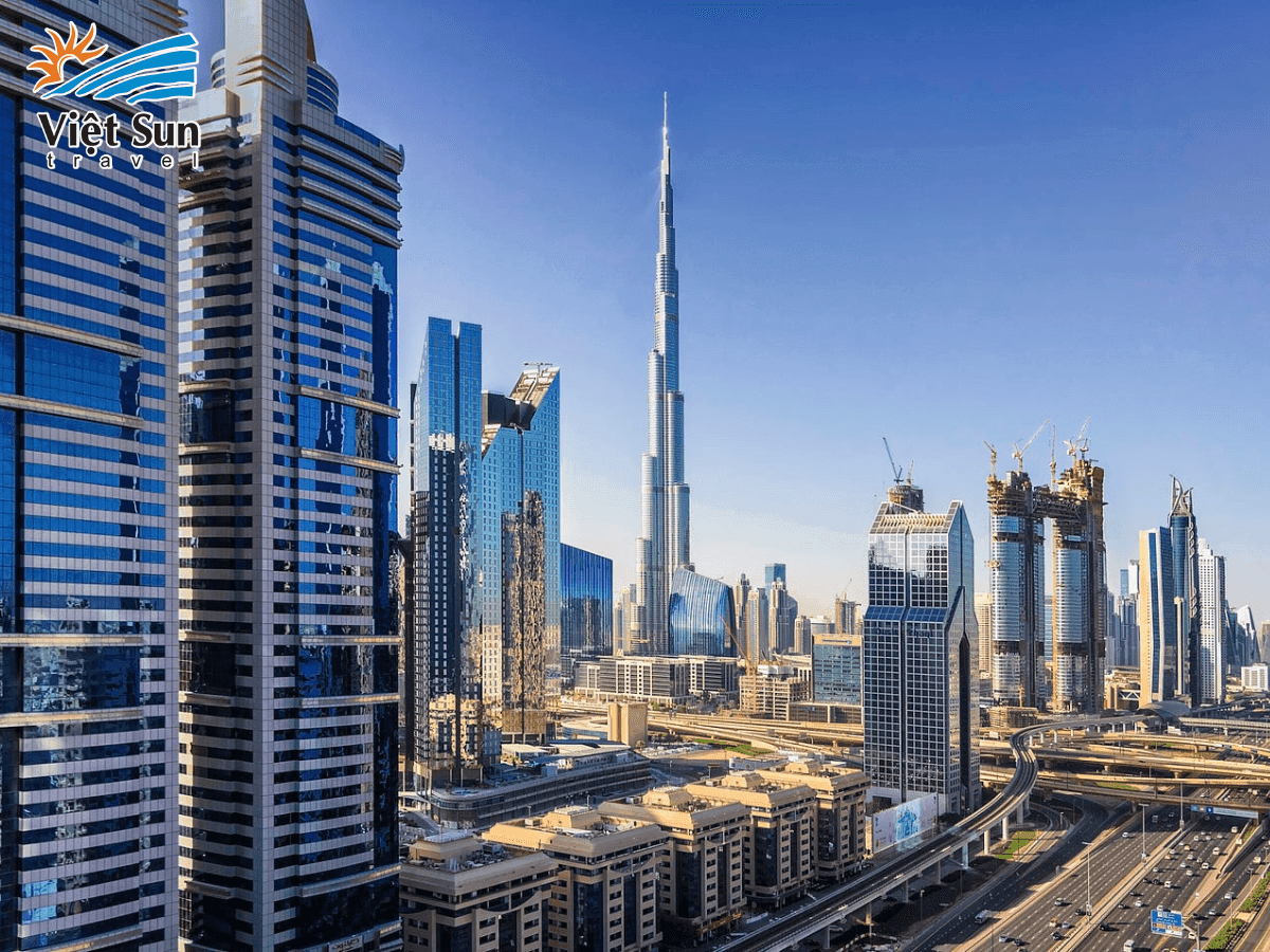 Toàn cảnh Dubai với các tòa nhà chọc trời