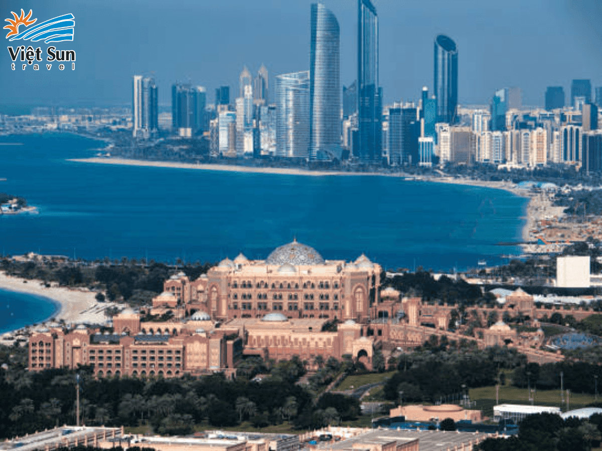Toàn cảnh Emirates Palace từ trên cao