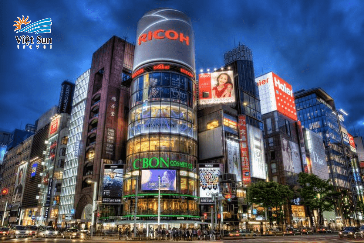 Toàn cảnh phố Ginza rực rỡ ánh đèn về đêm