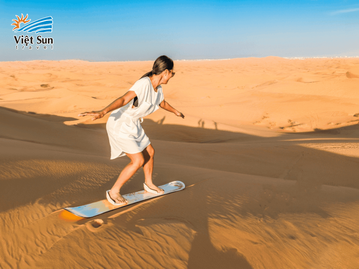 Trải nghiệm trượt cát tại Sa mạc Dubai