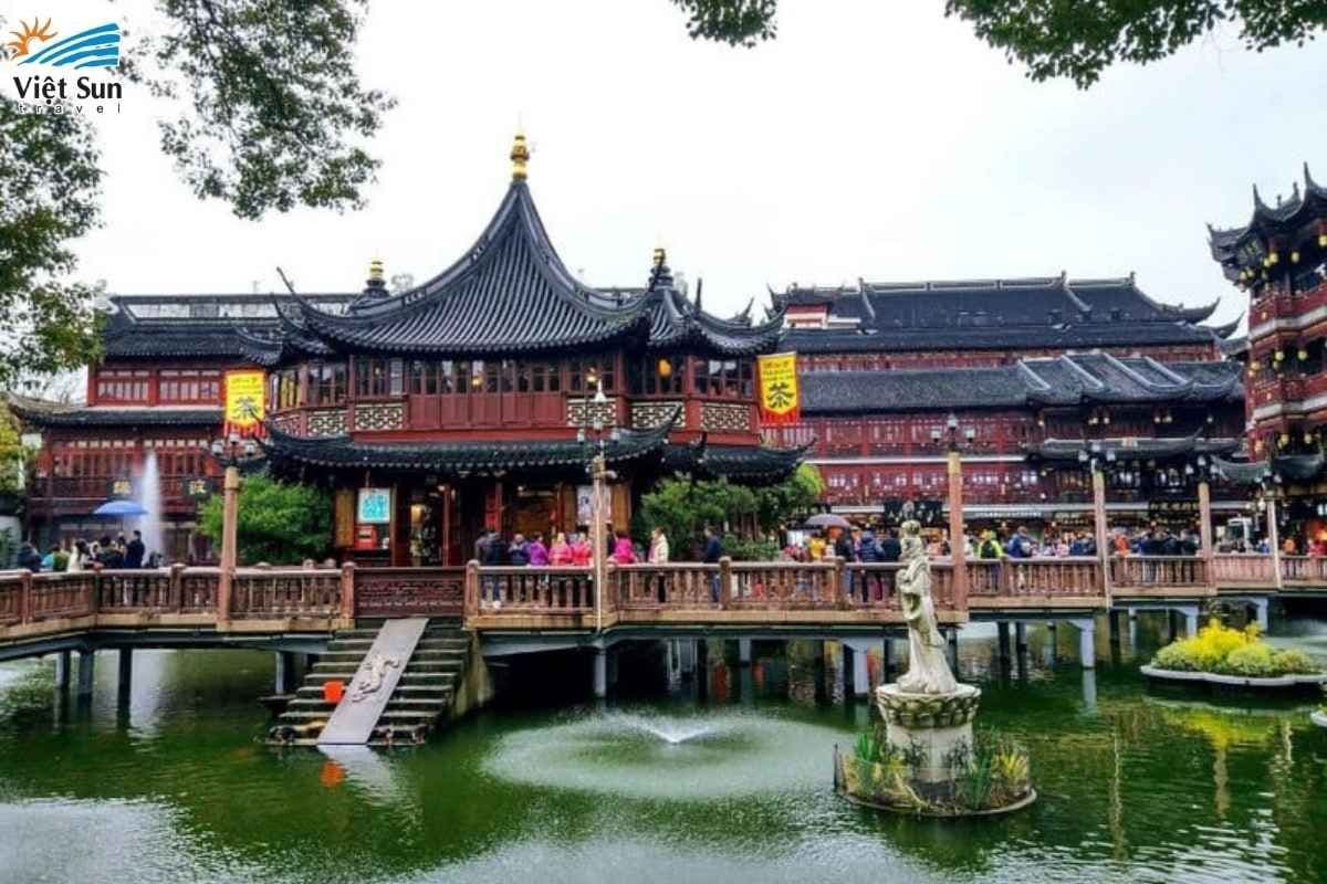 Viếng thăm Miếu Thành Hoàng