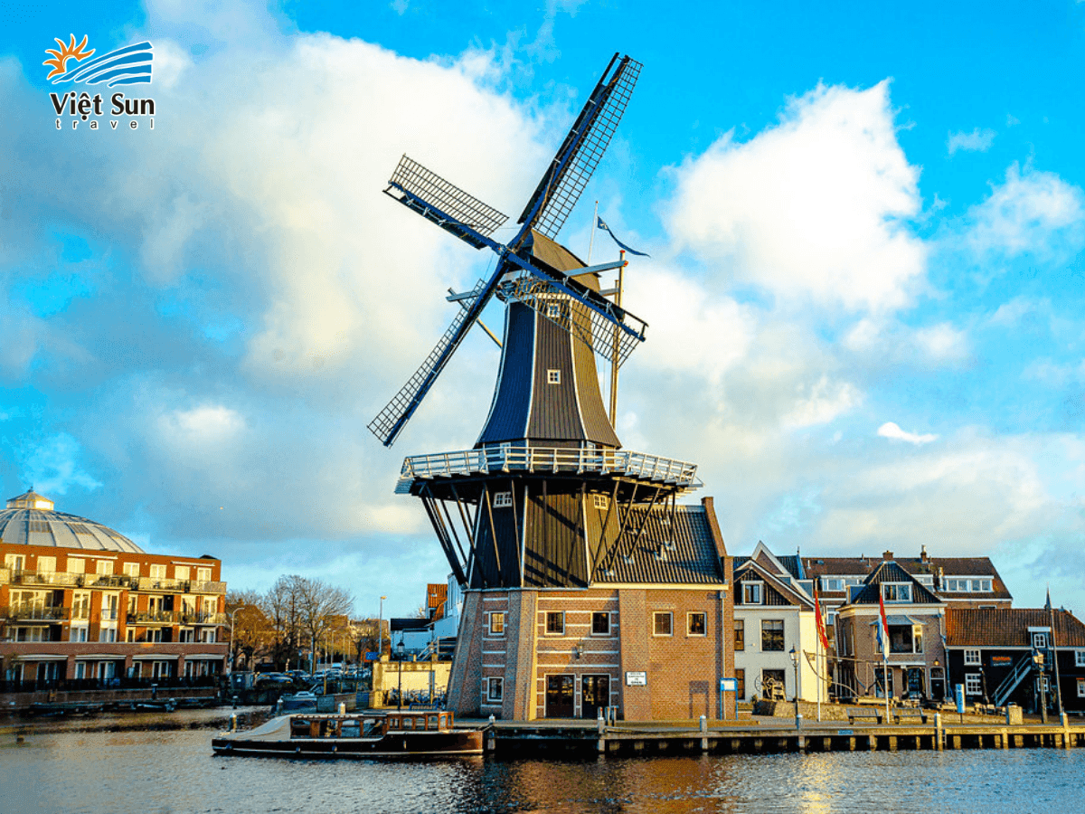 cối xoay gió Molen De Adriaan.png