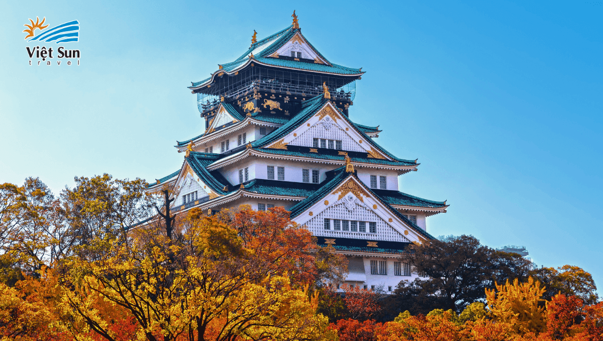 Lâu đài Osaka vào thu
