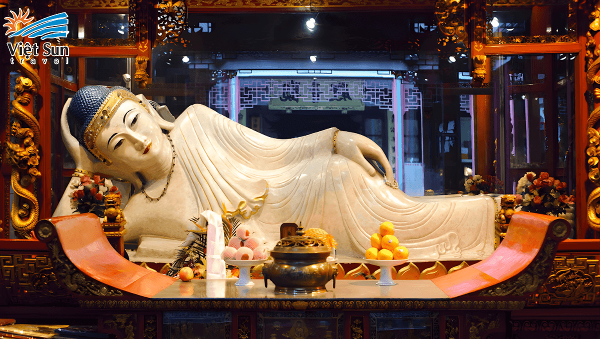 tham quan Chùa Phật Ngọc