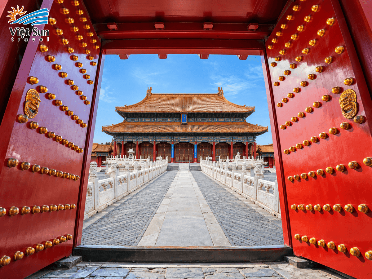 81 chiếc đinh trên cổng Ngọ Môn – cổng chính của Tử Cấm Thành