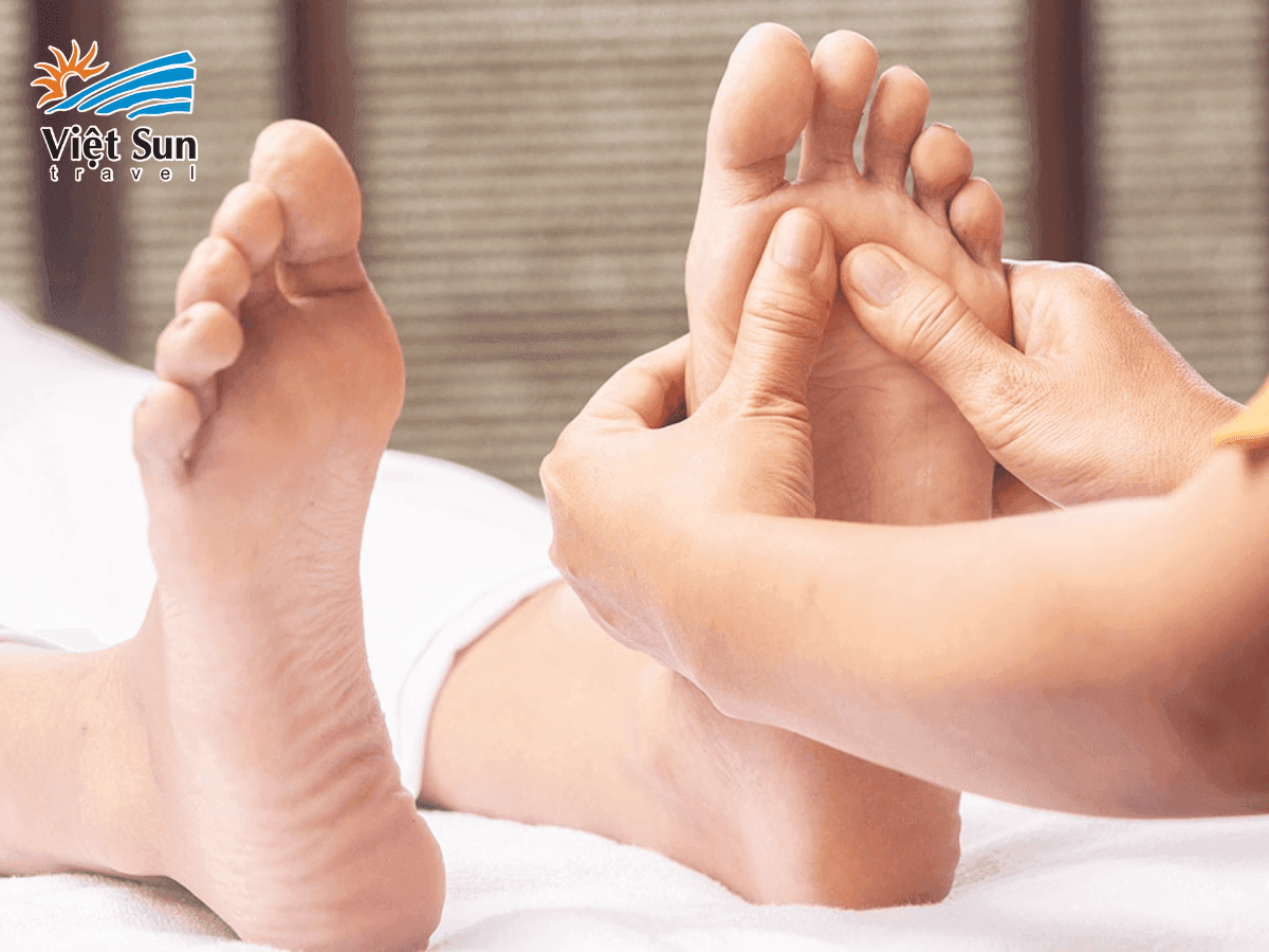 Bấm huyệt giúp kích thích lưu thông khí huyết và giải tỏa căng thẳng cơ thể