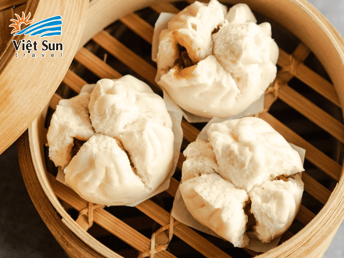 Bánh bao xá xíu thơm mềm với lớp nhân ngọt mặn hấp dẫn.png