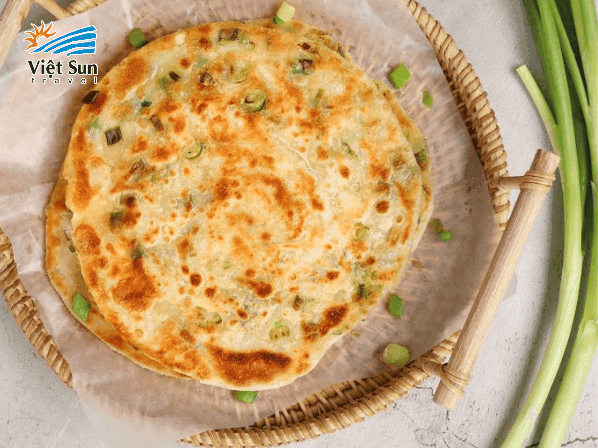 Bánh hành Đài Loan nóng hổi – món ăn vặt giòn rụm không thể bỏ lỡ tại các khu chợ đêm Cao Hùng