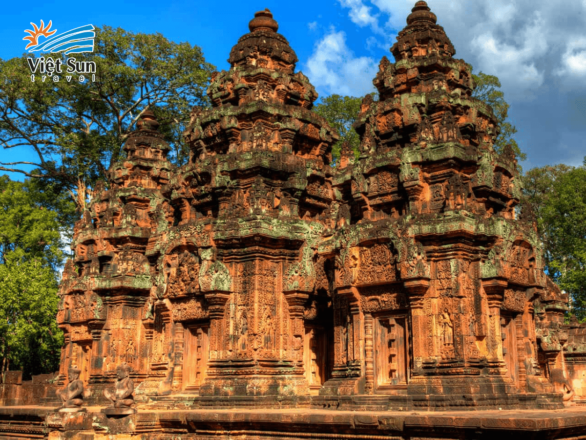 Banteay Srei, kiệt tác điêu khắc đá sa thạch đỏ của Angkor
