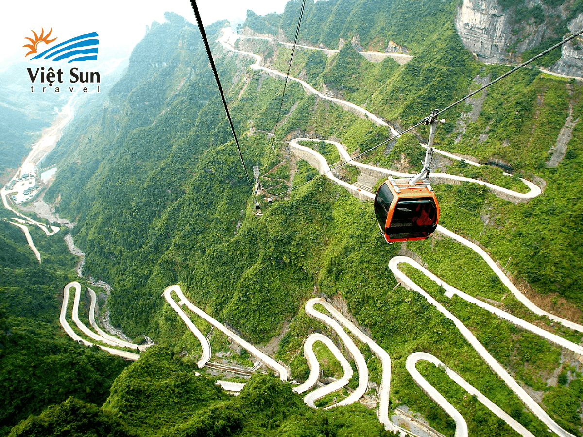 Bay giữa mây trời bằng cáp treo Thiên Môn Sơn