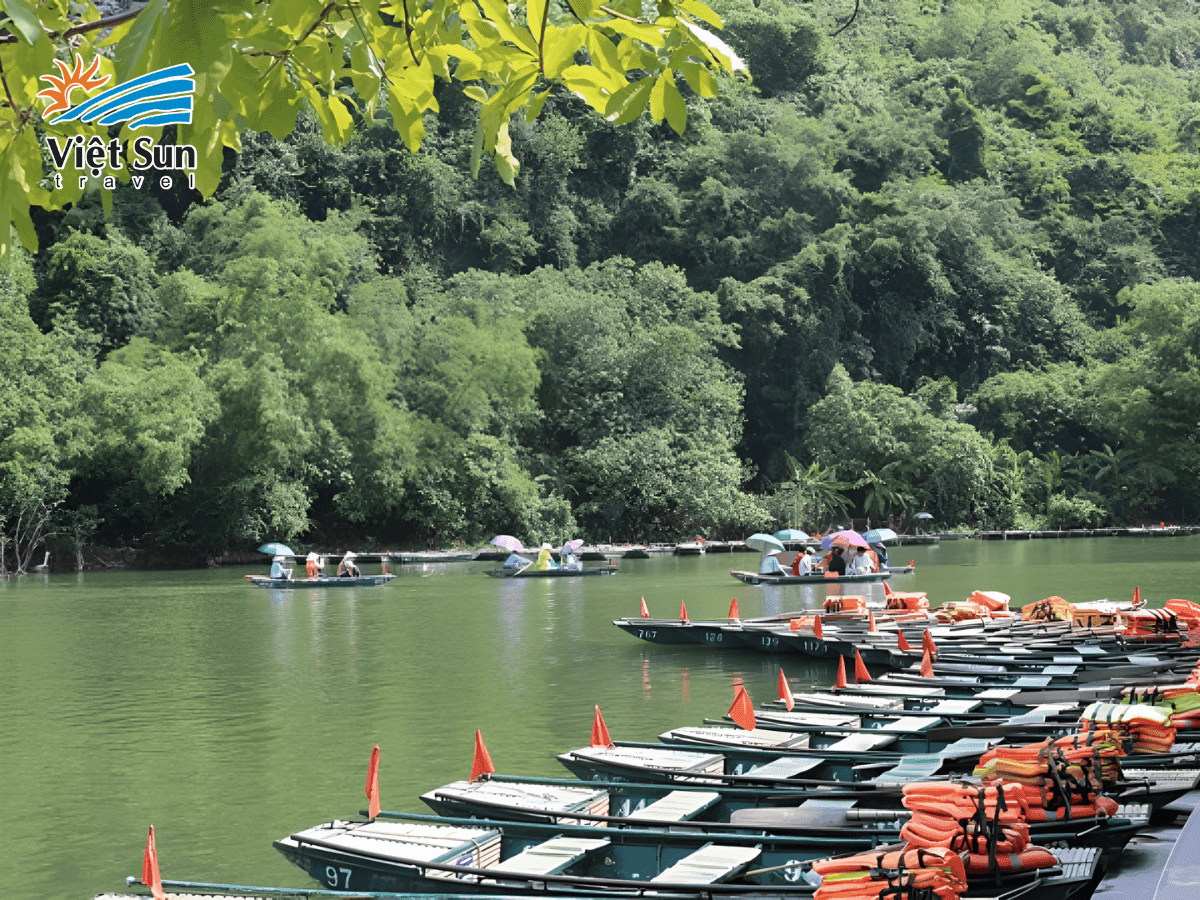 Bến thuyền Tràng An, điểm bắt đầu hành trình khám phá hang động kỳ thú