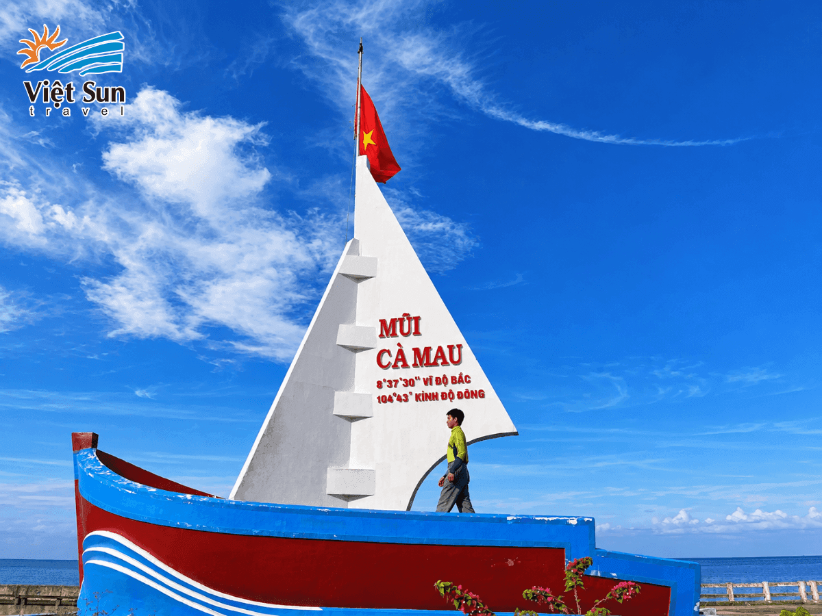CON THUYỀN CĂNG BUỒM BIỂU TƯỢNG MŨI CÀ MAU