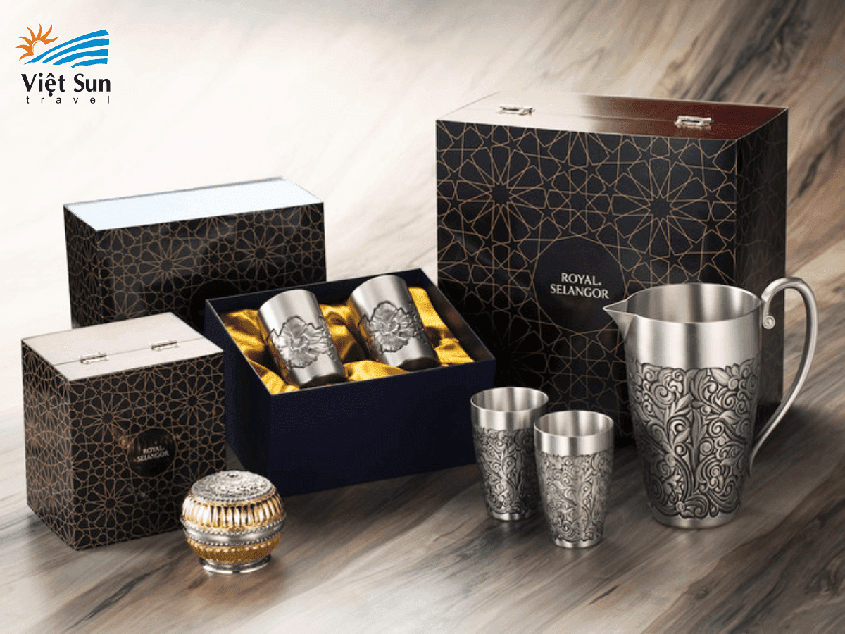 Các món đồ dùng được chế tác từ hợp kim thiếc cao cấp Pewter tinh tế và sang trọng