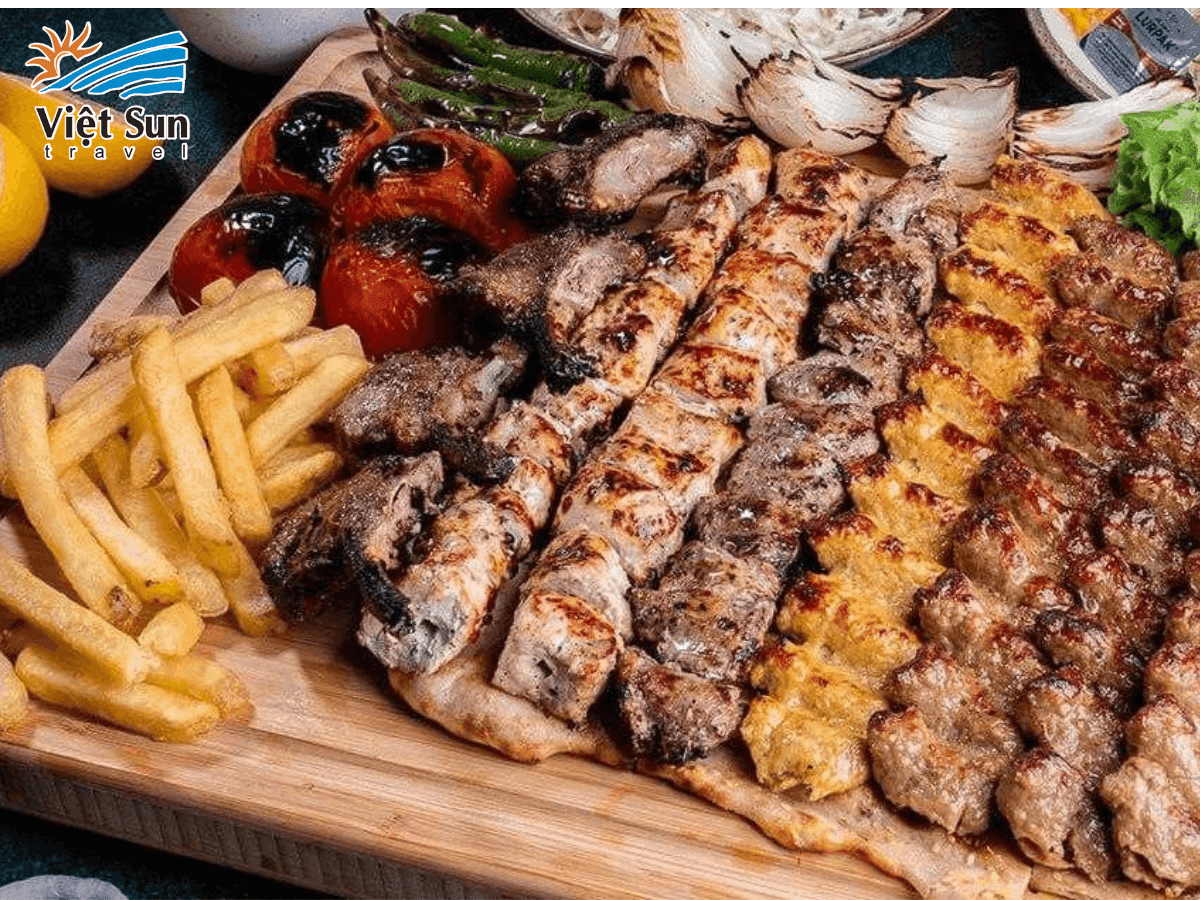 Các món thịt nướng và kebab thơm ngon, đặc trưng của ẩm thực Dubai