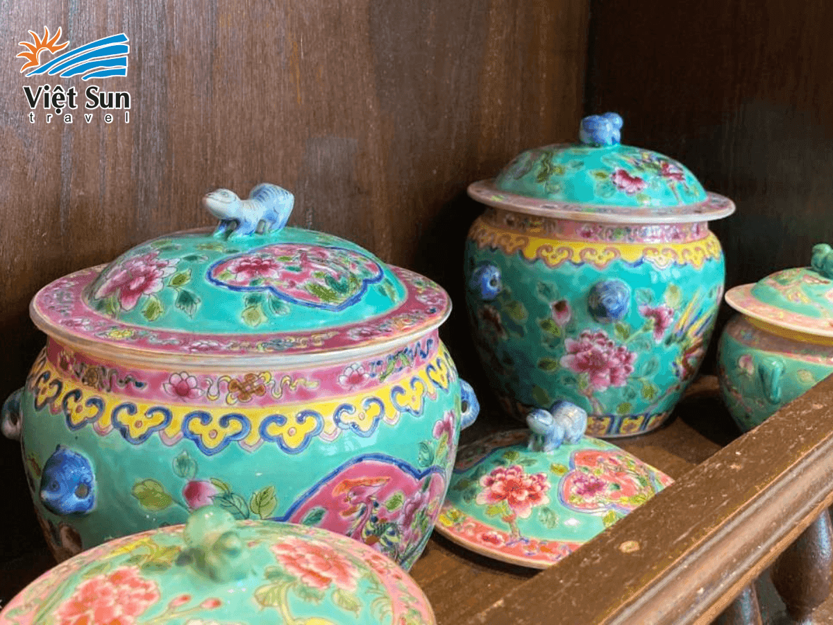 Các sản phẩm thủ công mĩ nghệ với họa tiết Peranakan mang đậm tính nghệ thuật