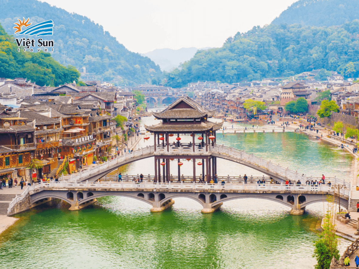 Cầu Hồng Kiều – cây cầu huyền thoại soi bóng Đà Giang giữa lòng cổ trấn ngàn năm