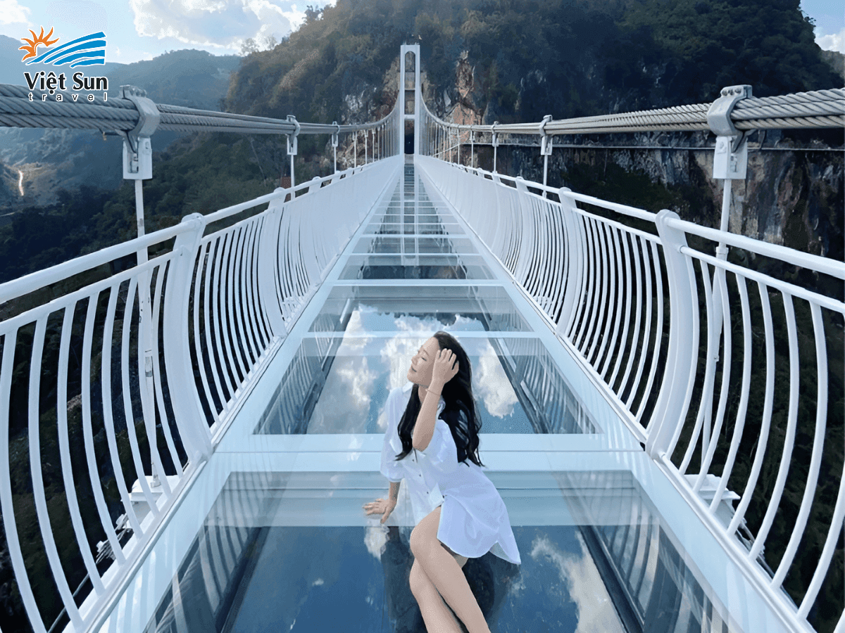 Cầu kính Bạch Long Mộc Châu với chiều dài vượt trội