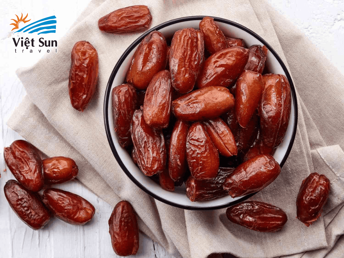 Chà là sấy khô bọc hạt được đóng gói đẹp mắt, thích hợp làm quà