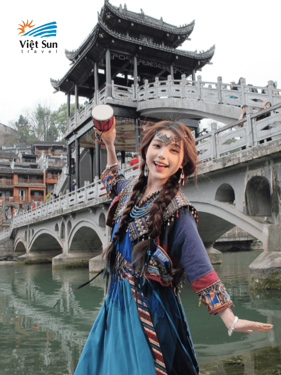 Check-in tại cầu Hồng Kiều, nơi giao hòa giữa kiến trúc và cảnh sắc cổ kính