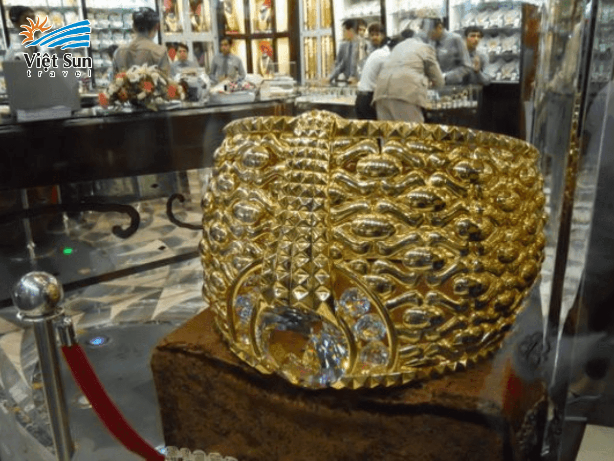 Chiếc nhẫn vàng lớn nhất thế giới đạt kỷ lục Guinness