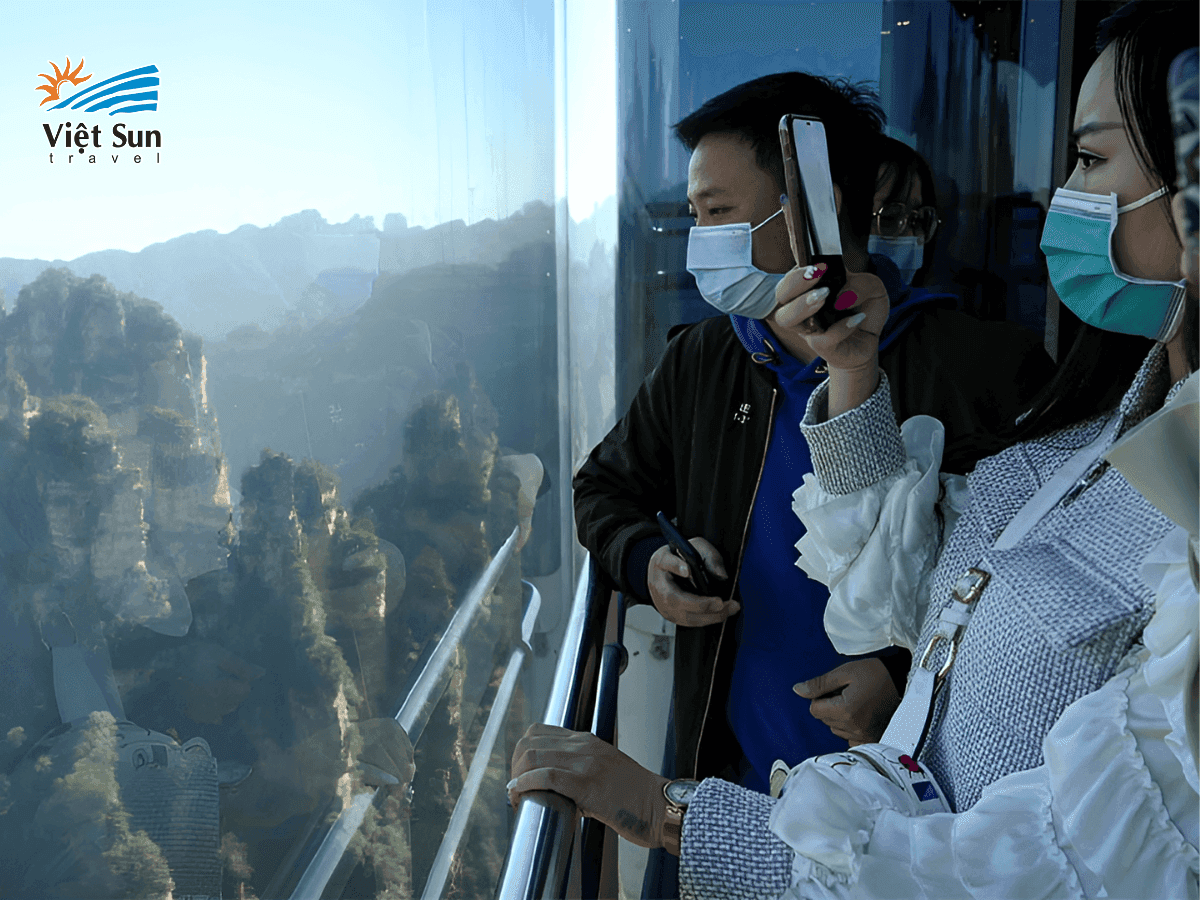 Chiêm ngưỡng trọn vẹn khung cảnh Trương Gia Giới hùng vĩ khi đi thang máy Bách Long