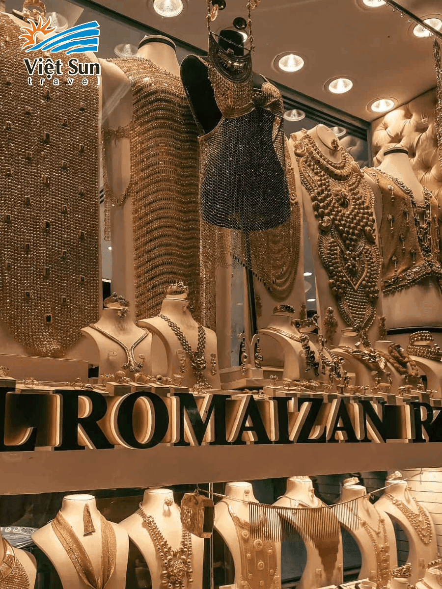 Choáng ngợp những bộ trang sức rực rỡ ánh vàng