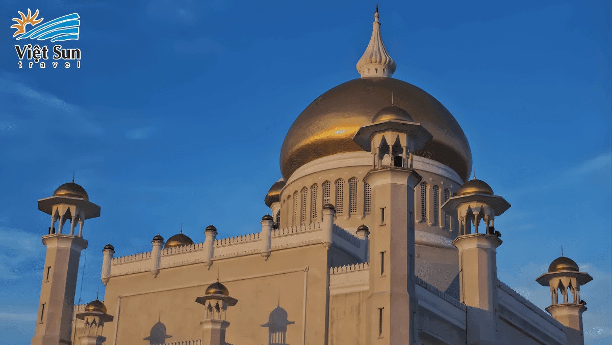 Choáng ngợp trước vẻ đẹp lộng lẫy của Hoàng cung Istana Nurul Iman - Viet Sun Travel