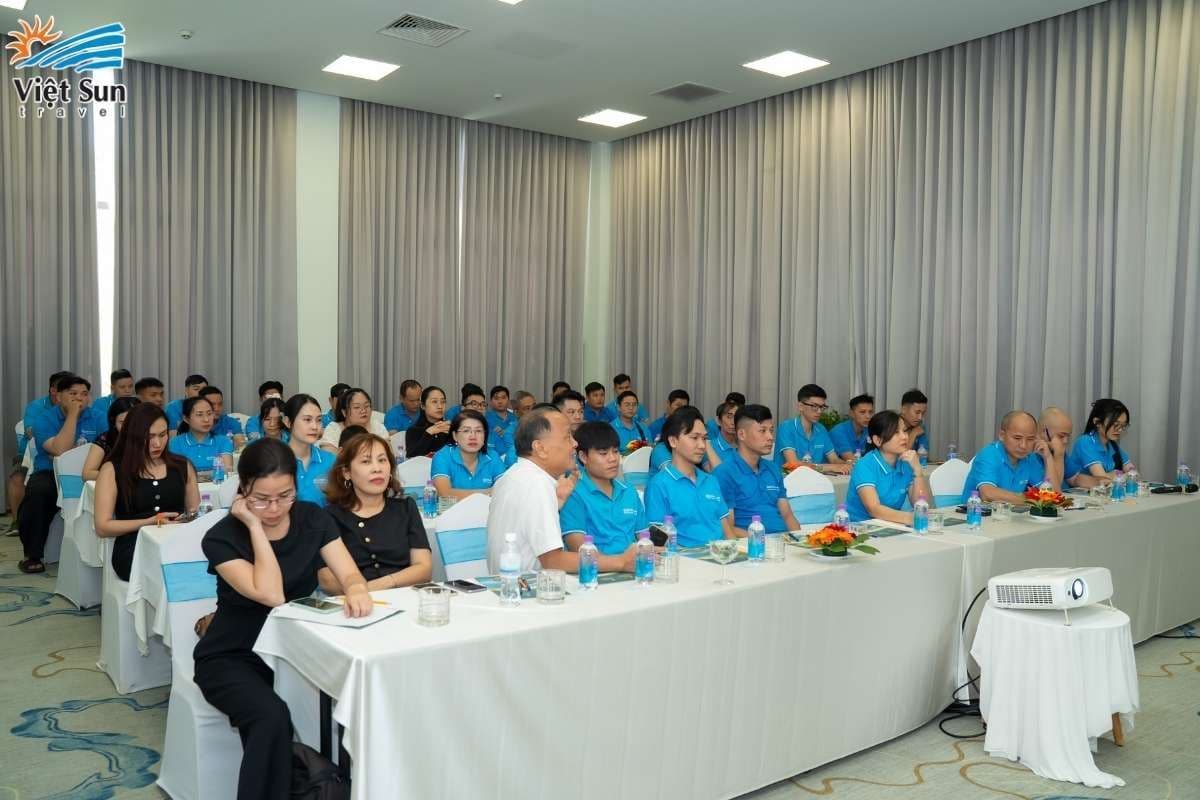 Company Trip Ninh Chữ Vĩnh Hy: Tham dự Town Hall