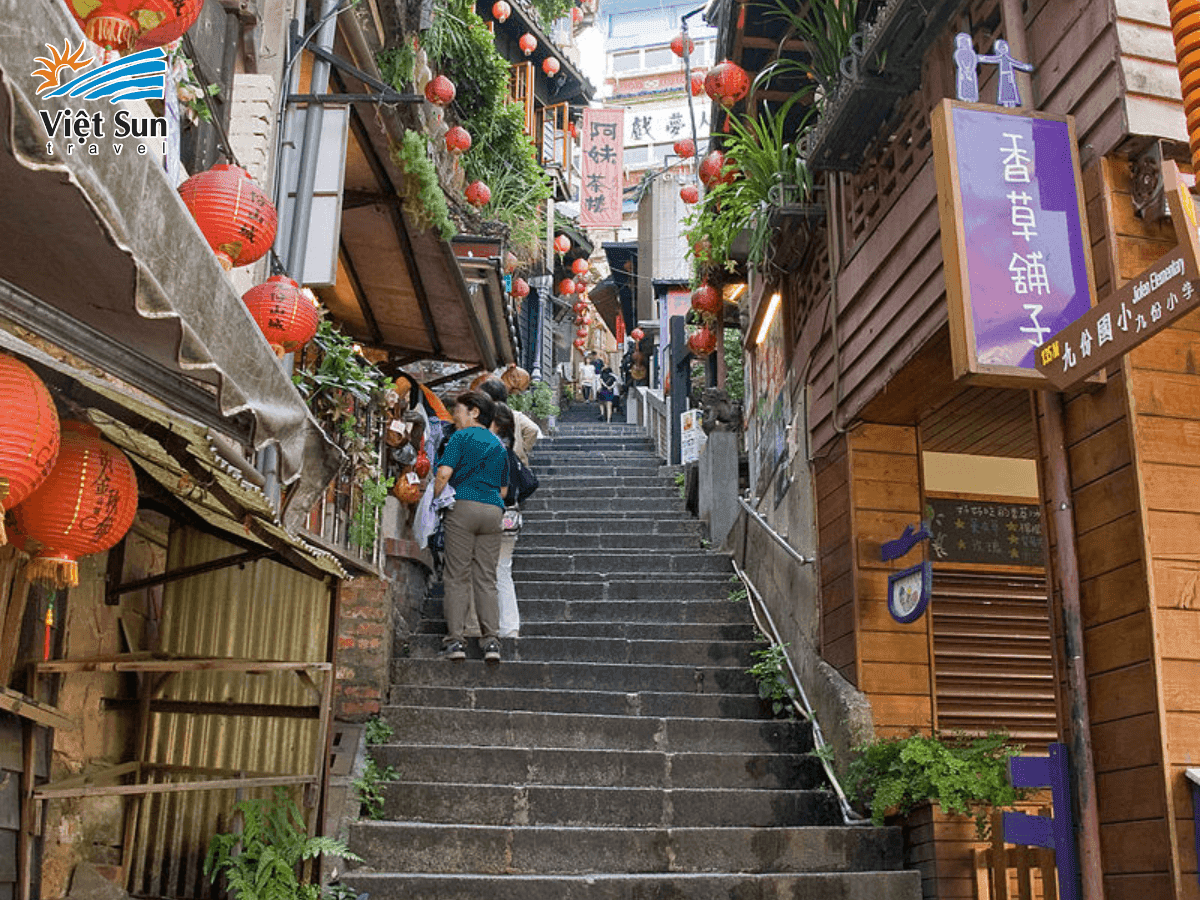 Con dốc lát đá mờ sương – góc _phim Ghibli_ giữa lòng Cửu Phần