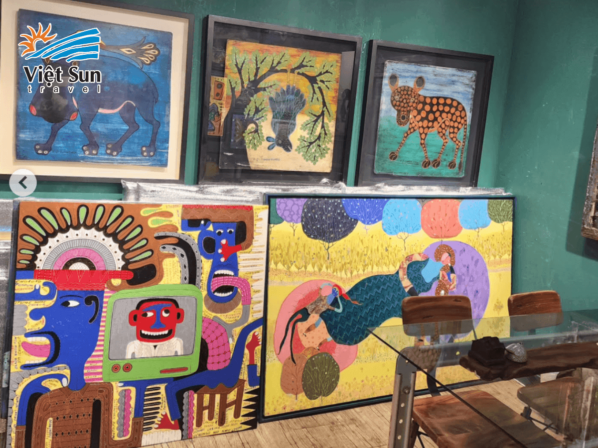 Con phố Insadong với cửa hàng tranh cổ và không gian trà đạo