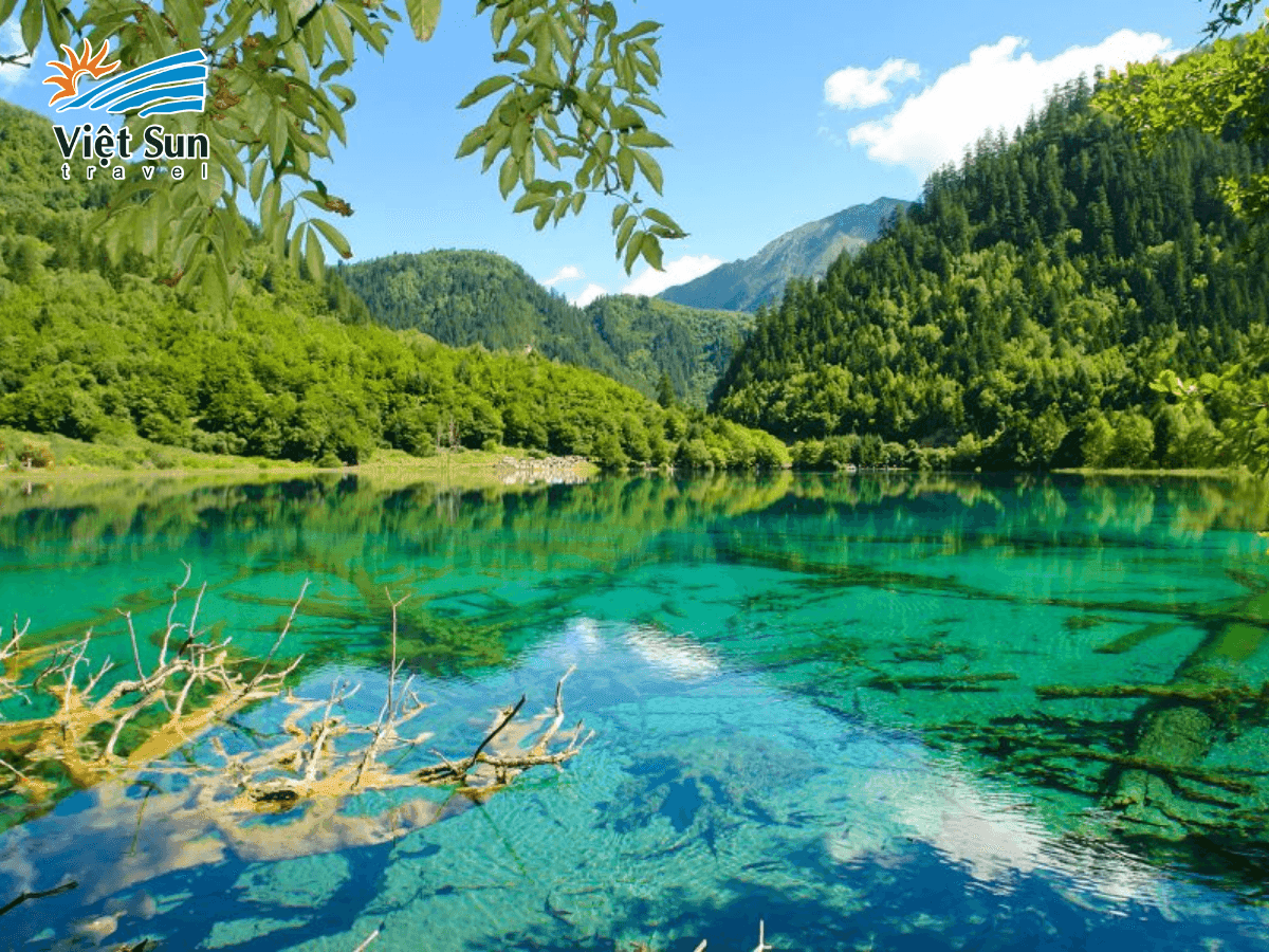 Cửu Trại Câu, di sản thiên nhiên UNESCO với hồ nước và rừng nguyên sinh