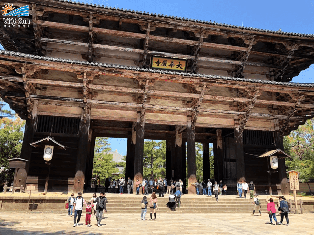 Đại Nam Môn - cổng lớn dẫn vào khu vực Todaiji
