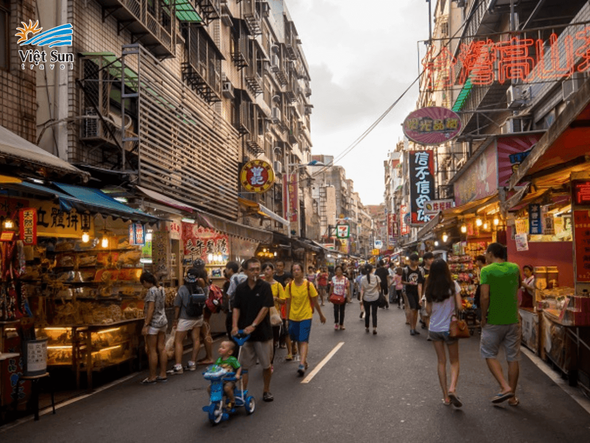 Dạo bước trên con hẻm bên phố cổ với những trải nghiệm không thể bỏ lỡ