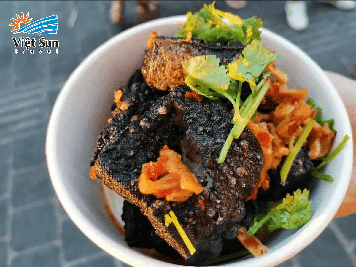 Đậu hũ thúi – Món ăn “gây nghiện” đầy thử thách, đặc sản đường phố không thể bỏ qua tại Hồng Kông