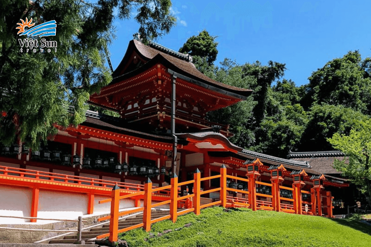 Đền Kasuga-taisha – Ngôi đền Thần đạo nổi tiếng với hàng nghìn đèn đá.