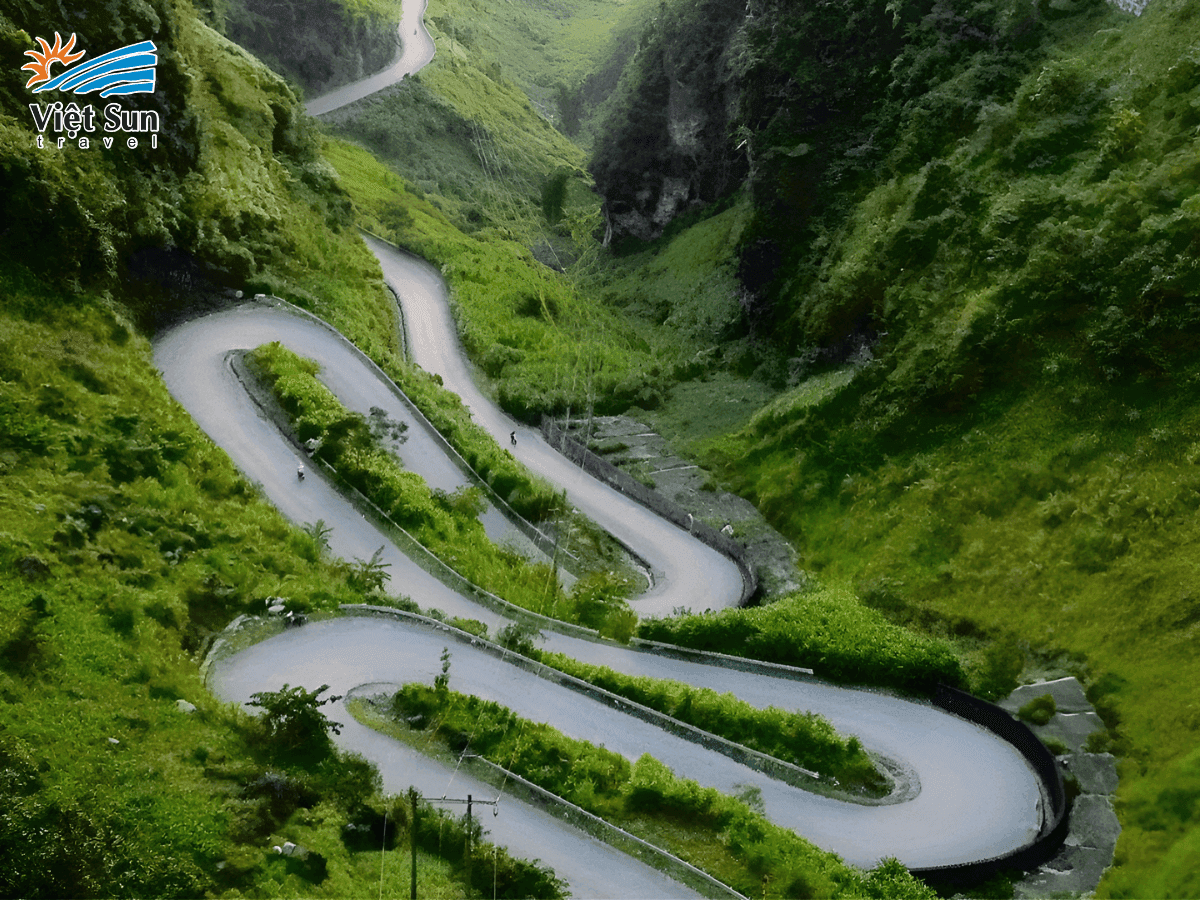 Đèo Mã Pí Lèng, nơi hội tụ vẻ đẹp hoang sơ và hiểm trở Tây Bắc.png