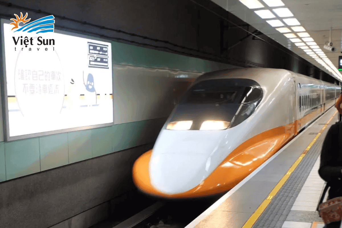 Đi tàu cao tốc HSR – lựa chọn tiết kiệm thời gian cho hành trình đến hồ Nhật Nguyệt.