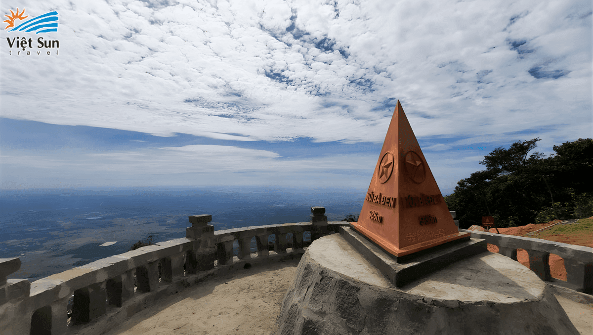 Đỉnh núi Bà Đen Tây Ninh_Viet Sun Travel