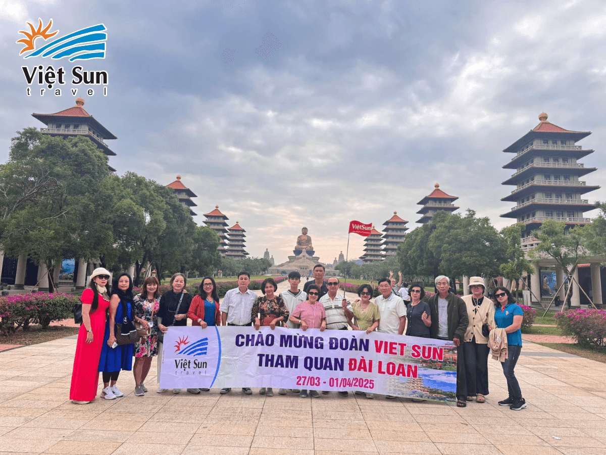 Đoàn khách Viet Sun Travel check in tại Đài Loan