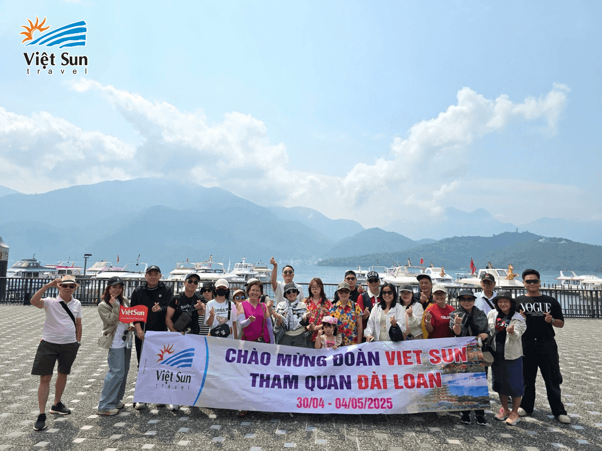 Đoàn khách Viet Sun Travel check in tại Đài Loan