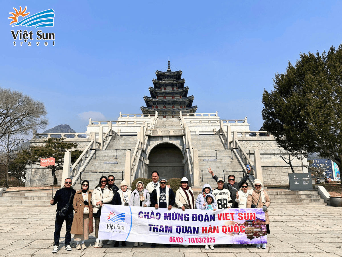 Đoàn khách Viet Sun Travel check in tại Hàn Quốc