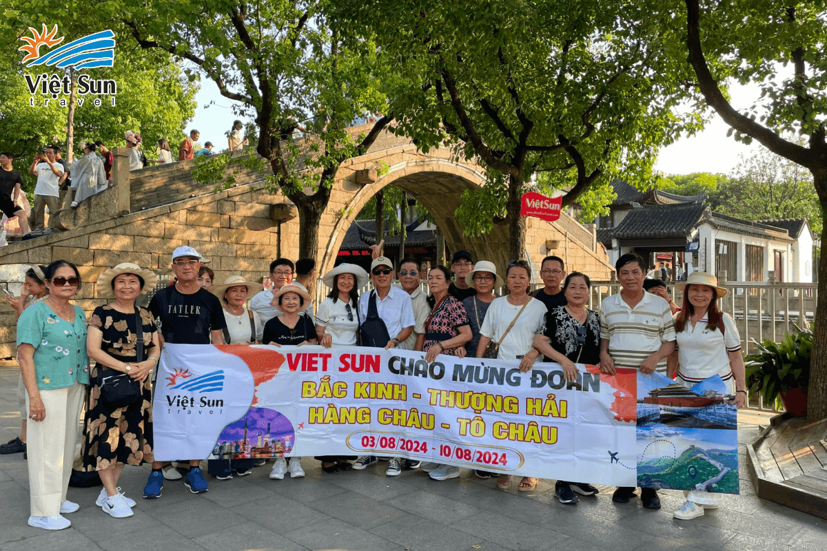 Đoàn khách Viet Sun Travel check in tại Hàng Châu - Tô Châu