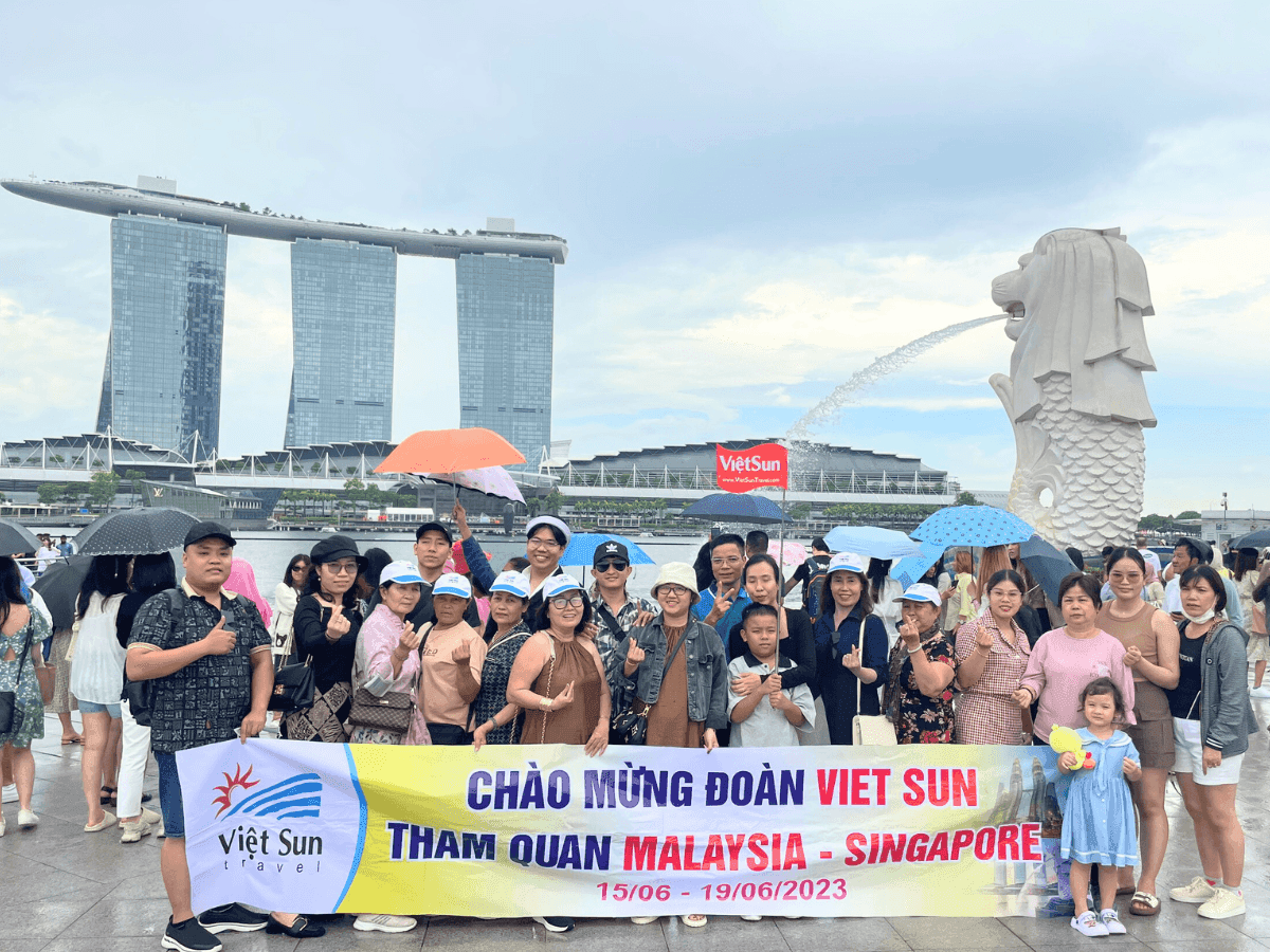 Đoàn khách Viet Sun check in công viên sư tử biển