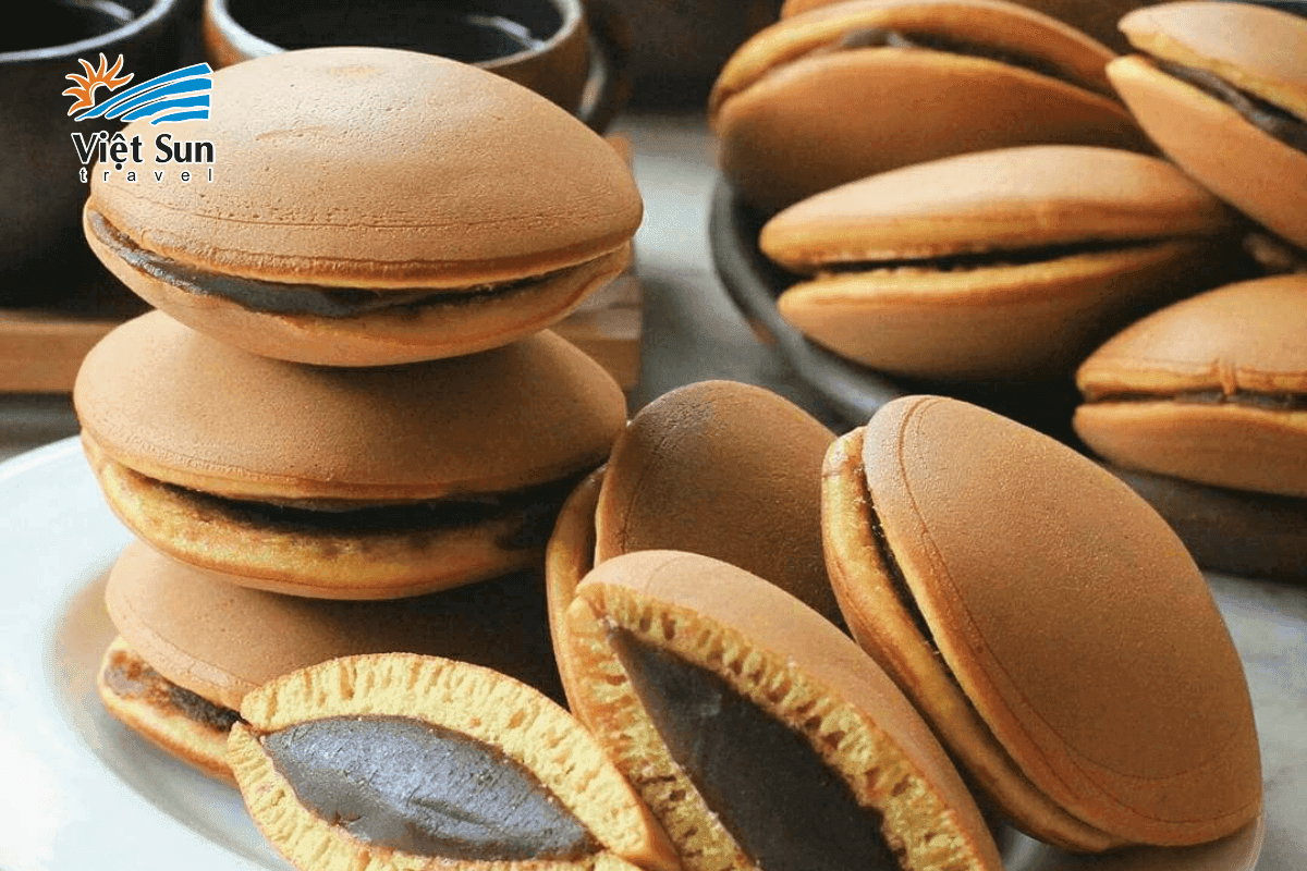 Dorayaki – chiếc bánh tuổi thơ gắn liền với văn hóa Nhật Bản.