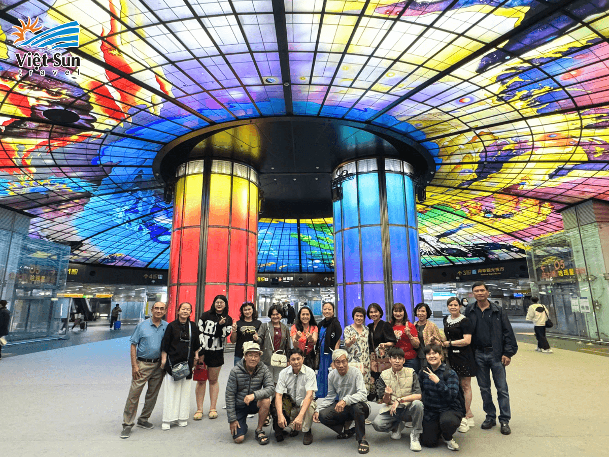 Du khách check in ga tàu Formosa nổi tiếng tại Đài Loan