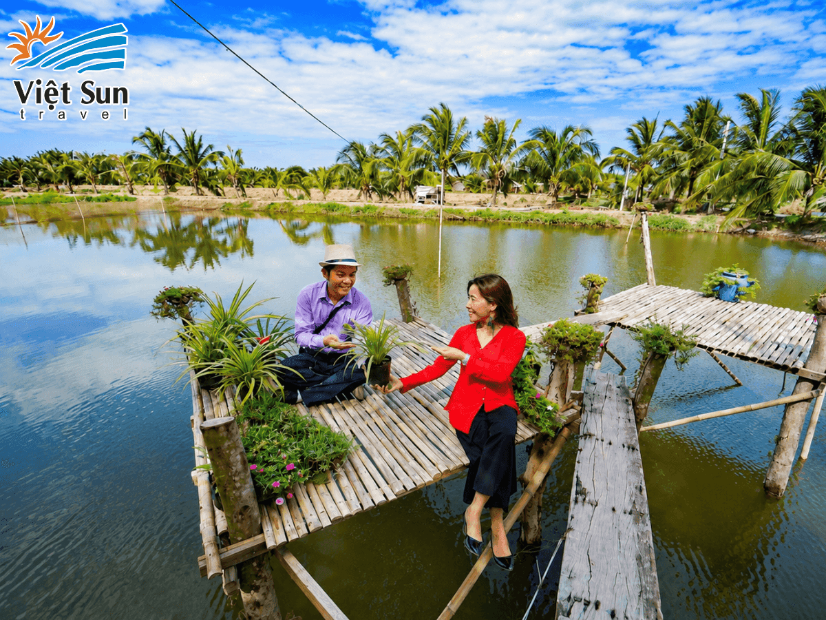 Du khách trải nghiệm du lịch cộng đồng Cồn Chim Trà Vinh