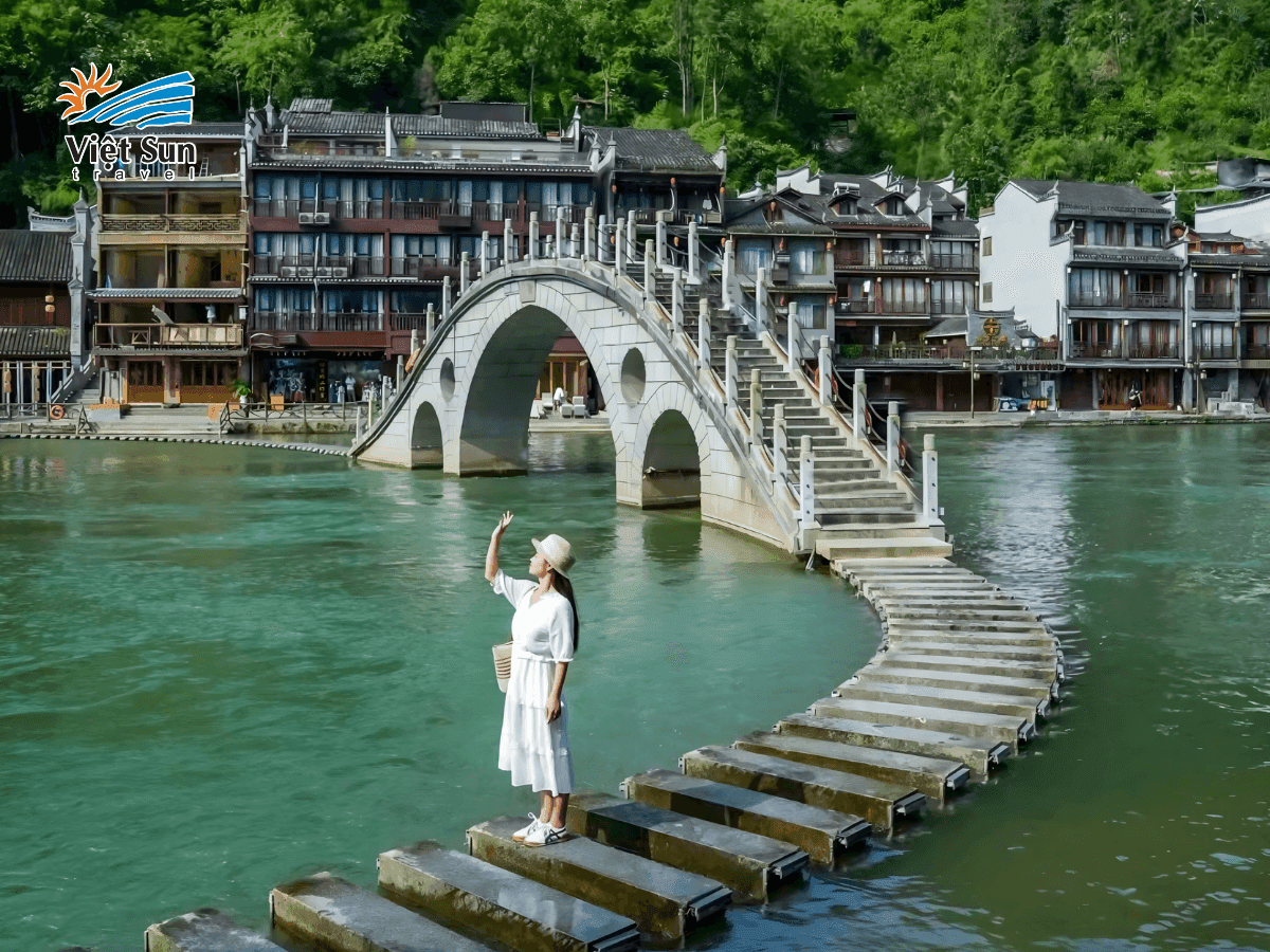 Du lịch Phượng Hoàng Cổ Trấn – hành trình quay ngược thời gian giữa vẻ đẹp cổ kính và sông nước hữu tình