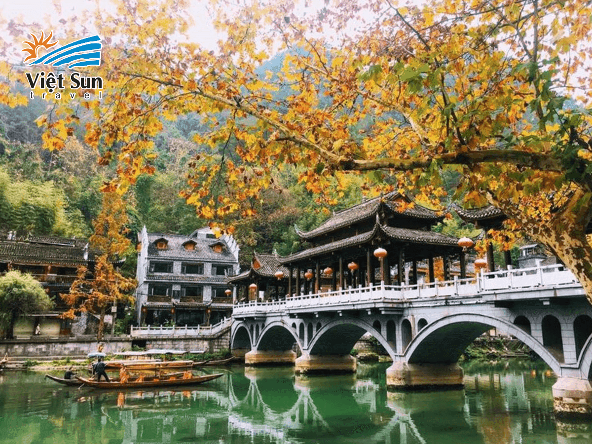 Du lịch Phượng Hoàng Cổ Trấn mùa thu thơ mộng