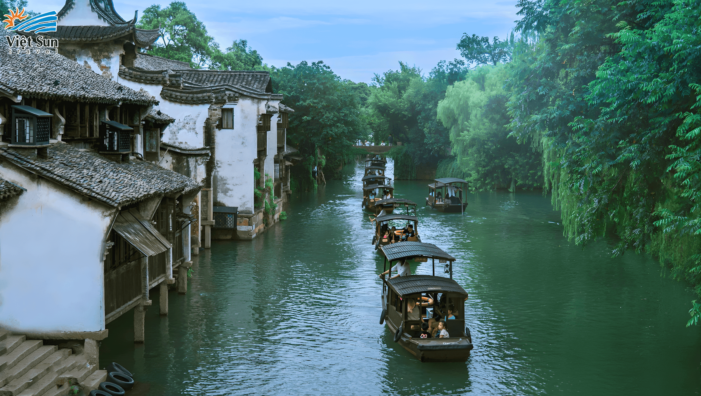 Du thuyền trên kênh Ô Trấn