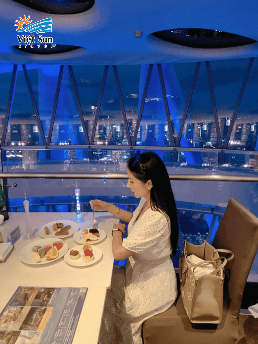Dùng bữa tại nhà hàng sang trọng khi ghé tháp Quảng Châu